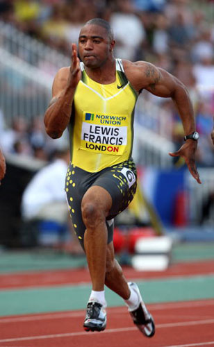 美国田径健将创下历史，获得冠军