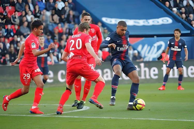 包含里尔坚守不败纪录,法甲前进步步为营的词条 包含里尔坚守不败纪录,法甲前进步步为营的词条