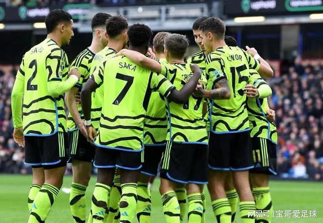 包含埃弗顿迎战阿森纳：英超强强对话的词条