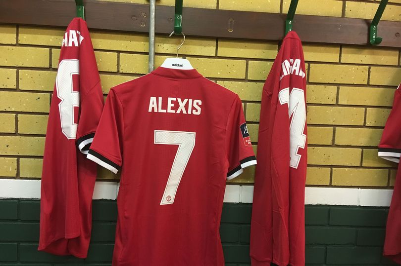 尼斯球员抢七号球衣，争夺主力位置