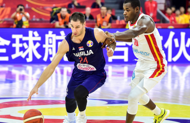 瑞士排球队大胜对手，赛场一片欢腾