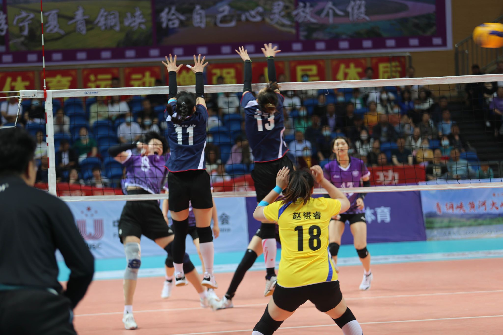 包含顽强拼搏赢得胜利，中国女子队跻身佳绩的词条