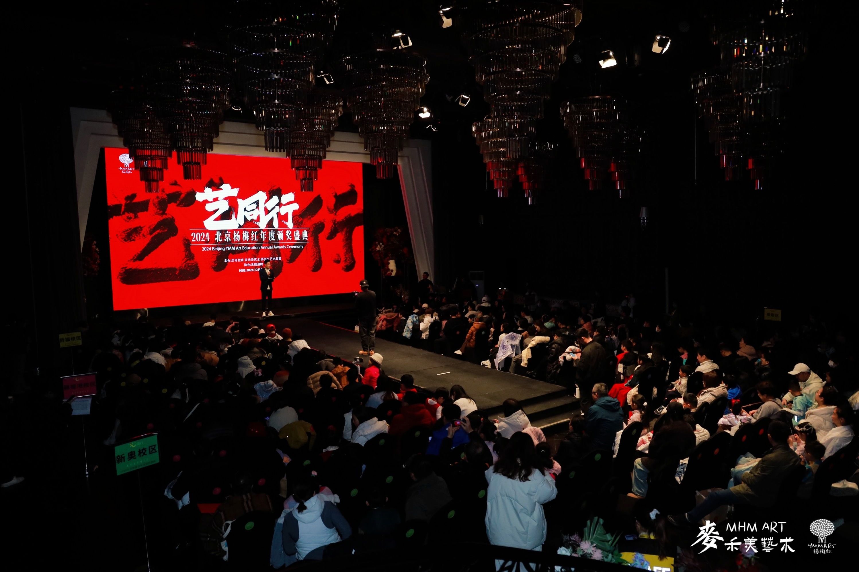 精湛技艺展现，观众赞叹不已