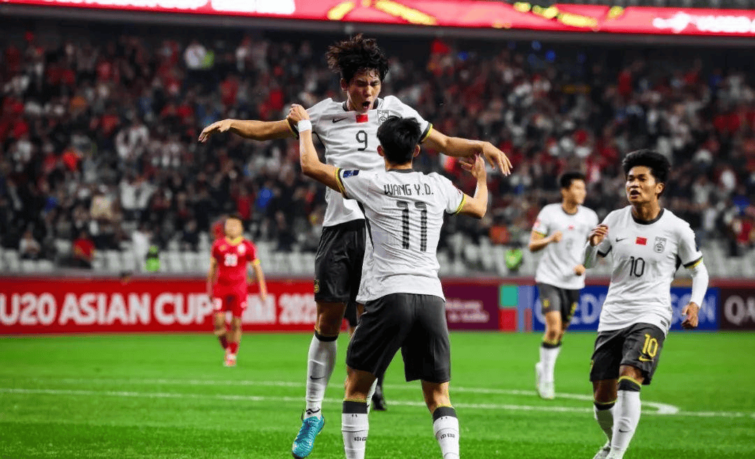 沙特队员发挥出色,帮助球队获胜 沙特队员发挥出色,帮助球队获胜