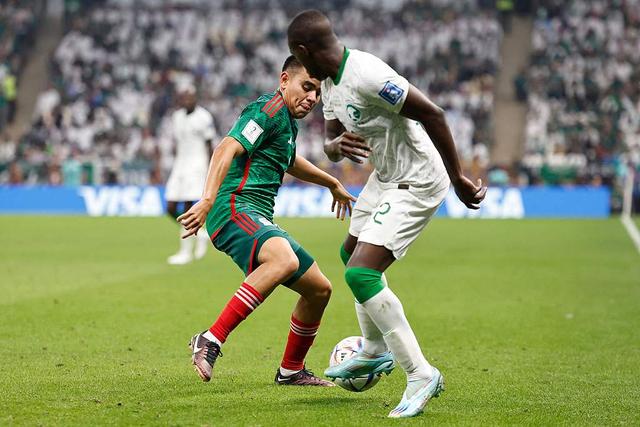 沙特队员发挥出色,帮助球队获胜 沙特队员发挥出色,帮助球队获胜