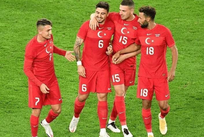 两队实力均衡,比赛结果悬念重重 两队实力均衡,比赛结果悬念重重