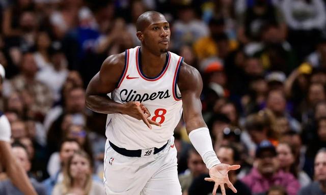 球员投入全力，比赛状态火爆