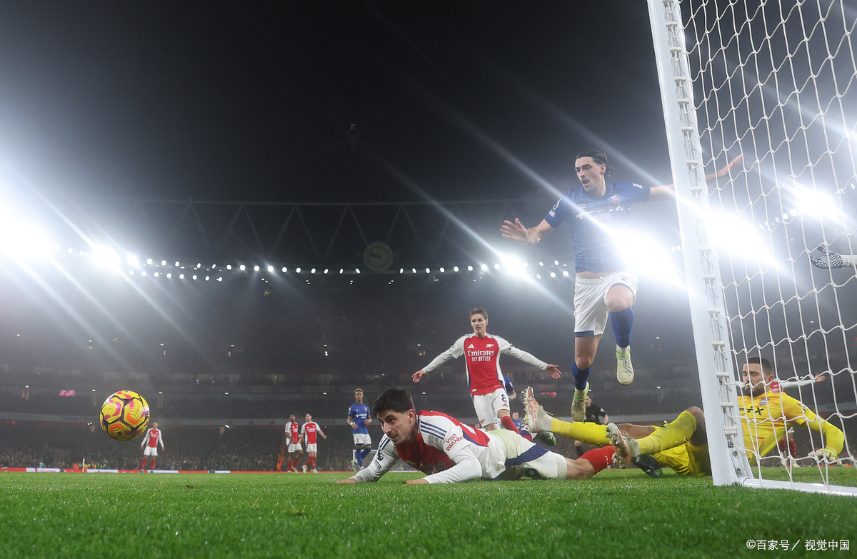 球员投入全力，比赛状态火爆