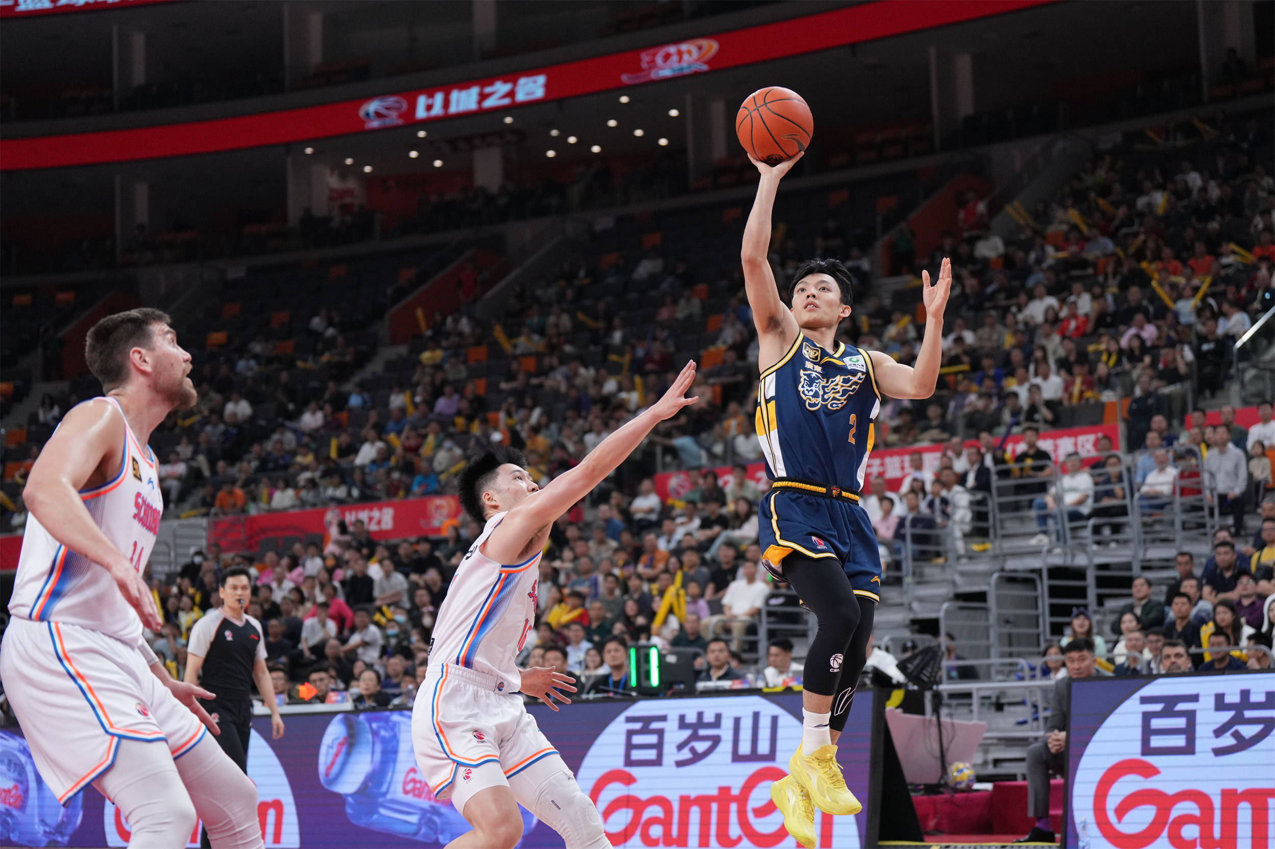 广西队击败四川队，取得胜利