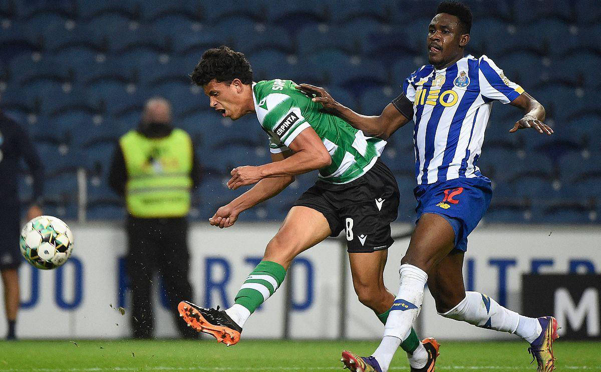 包含马赛主场战胜斯特拉斯堡，稳固领先优势的词条