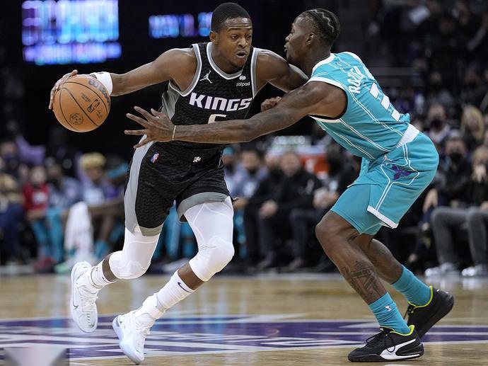 快船主场逆转黄蜂，利拉德独揽35+得分