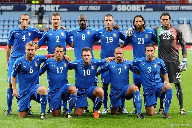 足球联赛中,比利时队取得胜利 足球联赛中,比利时队取得胜利