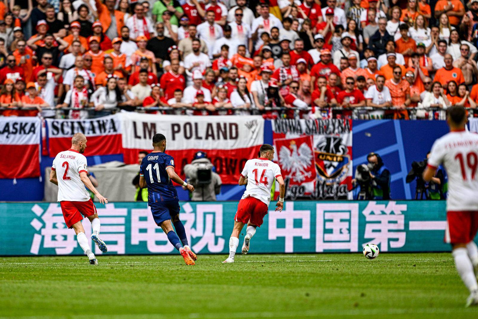 荷兰队客场惨败，前景堪忧欧洲冠军联赛