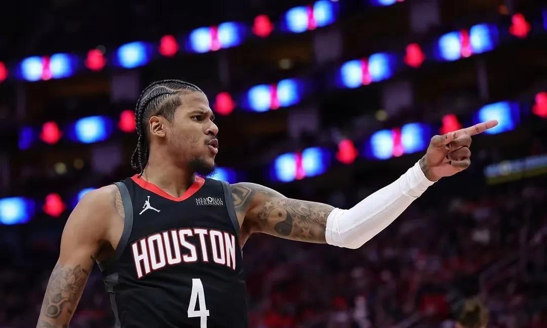 火箭队客场逆转胜出，振作雄心士气