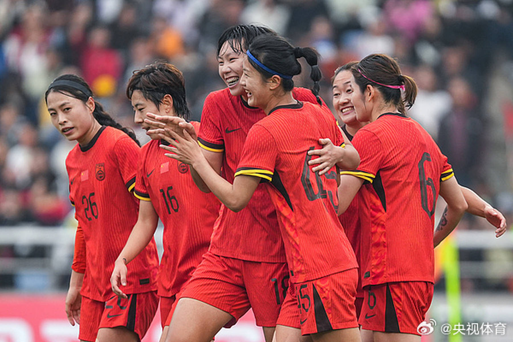 关于国际女足友谊赛取胜，中国队士气高昂的信息