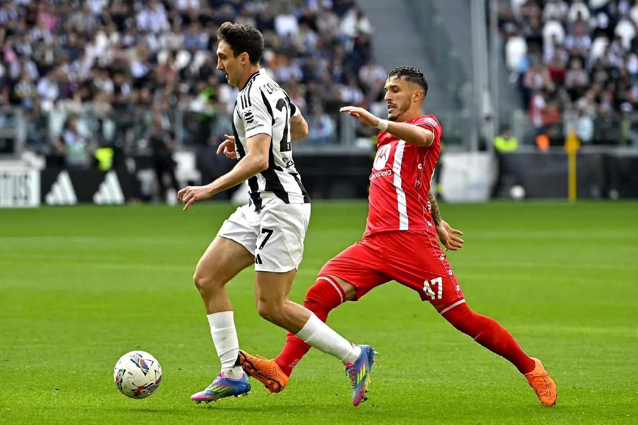 尤文图斯大胜那不勒斯,梅开二度夺得胜利 尤文图斯大胜那不勒斯,梅开二度夺得胜利