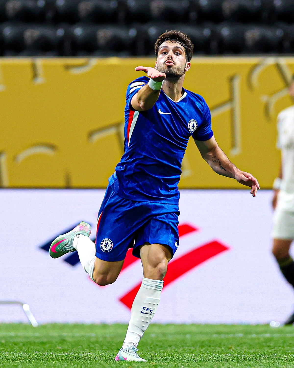 广东队员复出，迅速逆转比分取得关键胜利