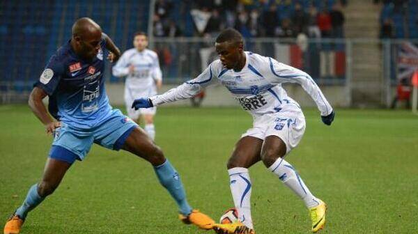 亚眠主场告负,保级之路曲折的简单介绍 亚眠主场告负,保级之路曲折的简单介绍