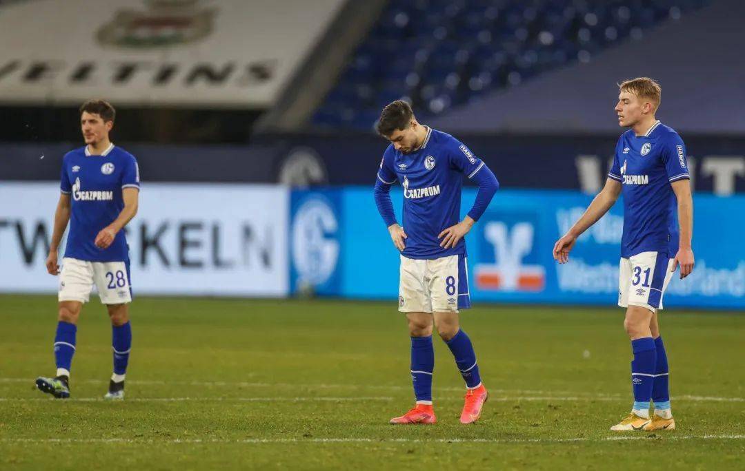 包含沙尔克04遭遇惨败，需全力调整的词条