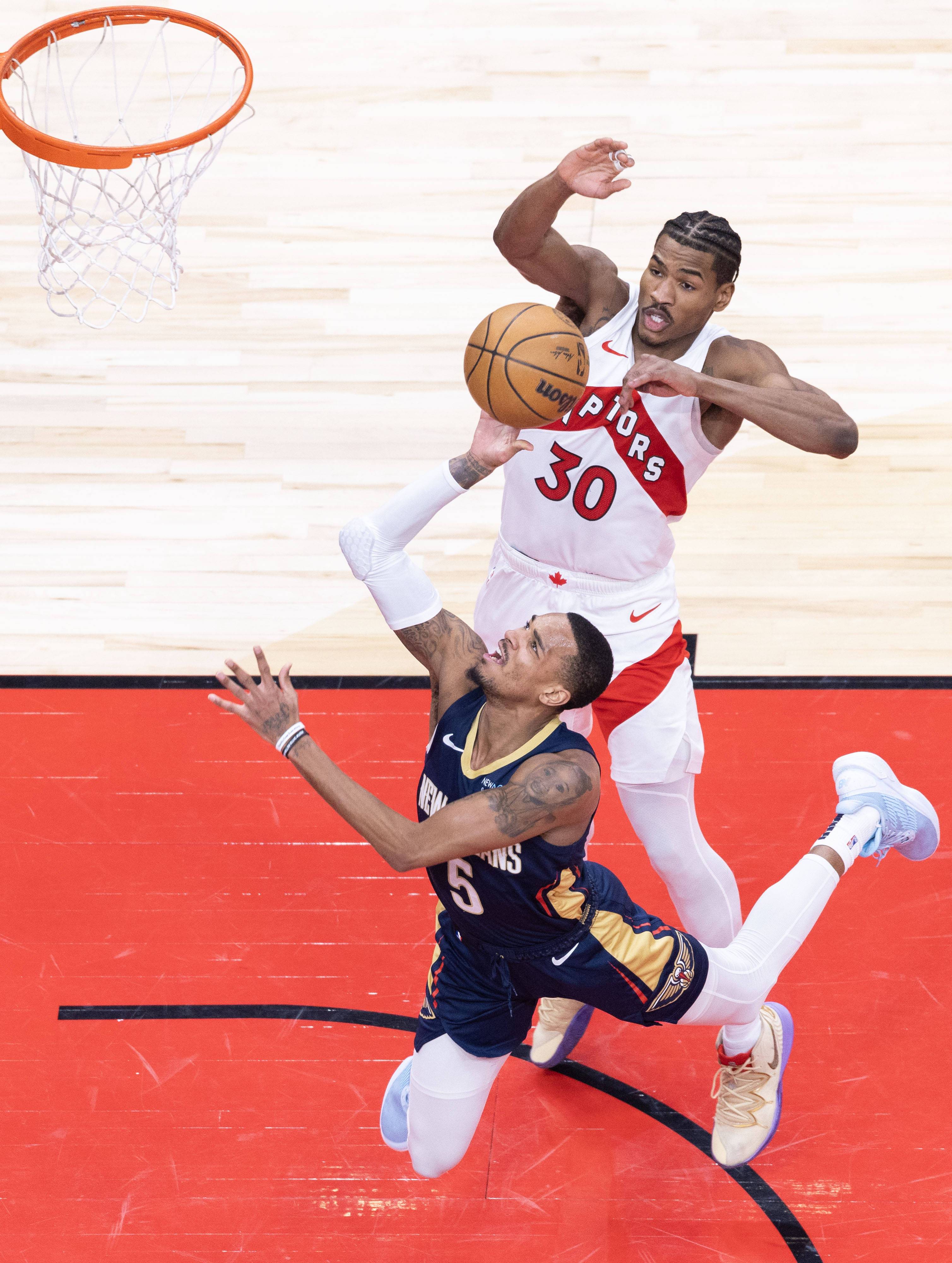 猛龙队大胜篮网，继续领跑东部