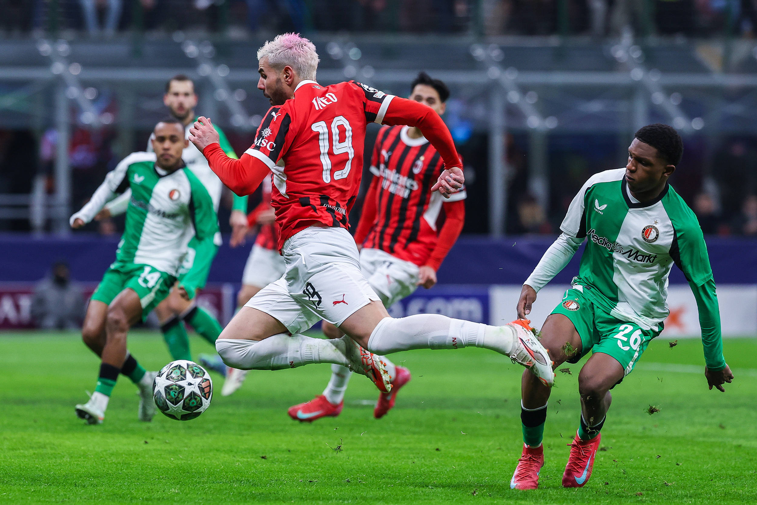 包含阿贾克斯主场大胜狂擒对手，状态火爆！的词条