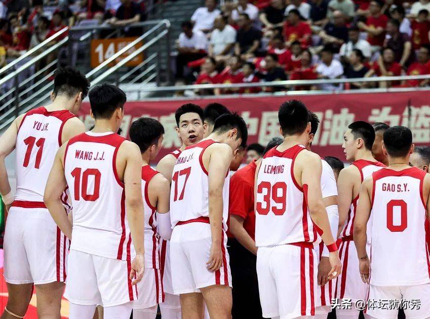 男篮联赛热门球队的表现令人瞩目