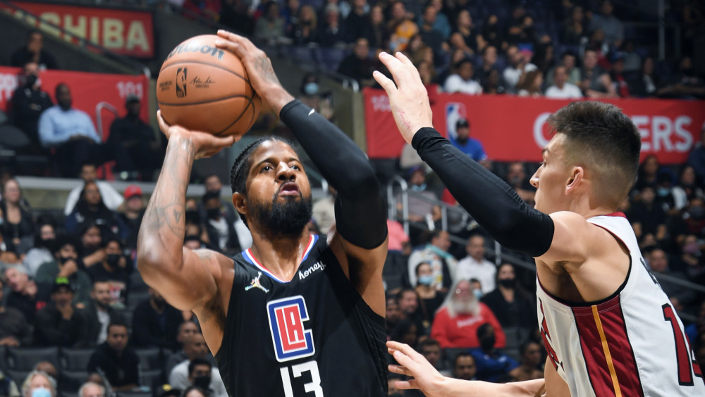 快船重夺西部榜首，首秀洛瑞轰下全场最高26分