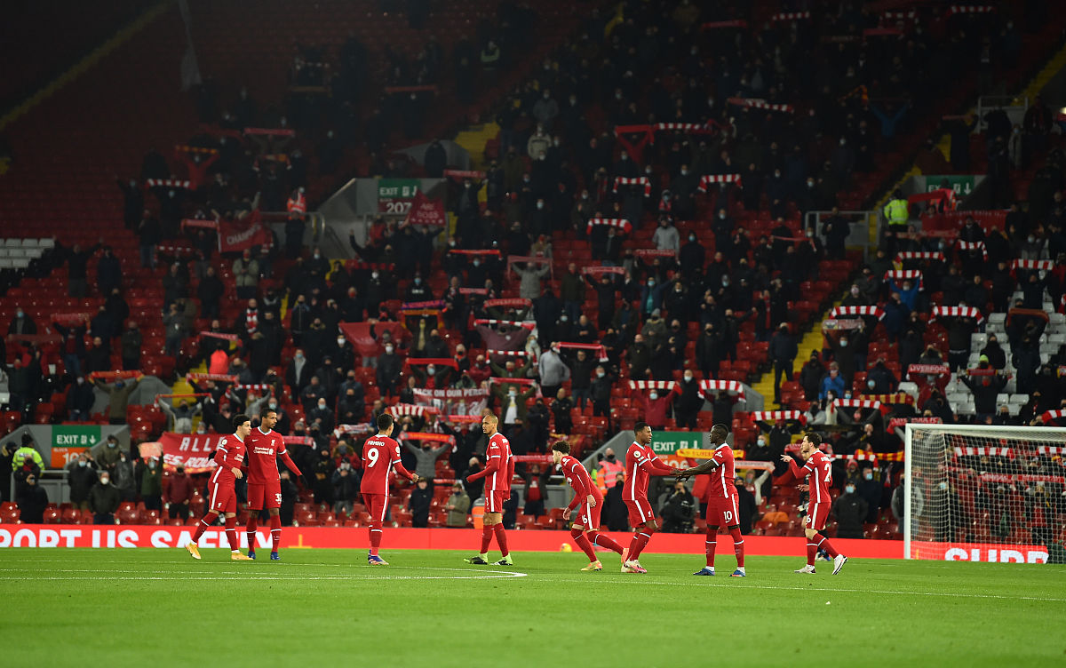 包含曼联客场大胜，球队前景蒸蒸日上的词条