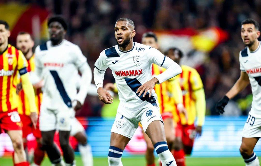 法甲联赛里尔队战胜巴黎FC