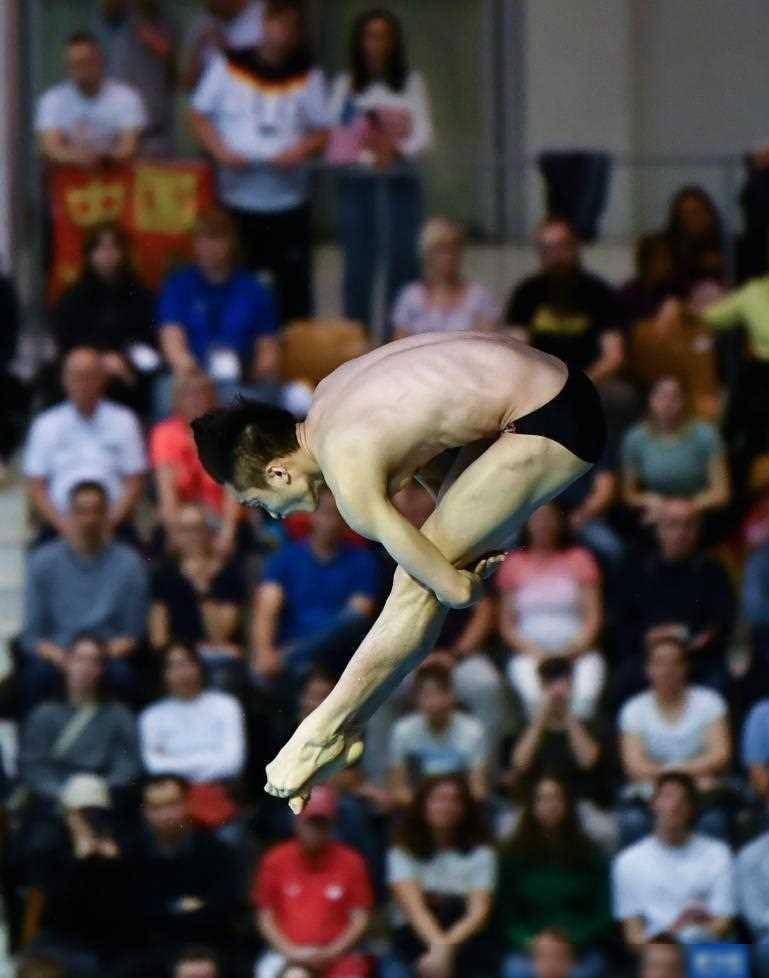 英国选手在跳水比赛中完美表现