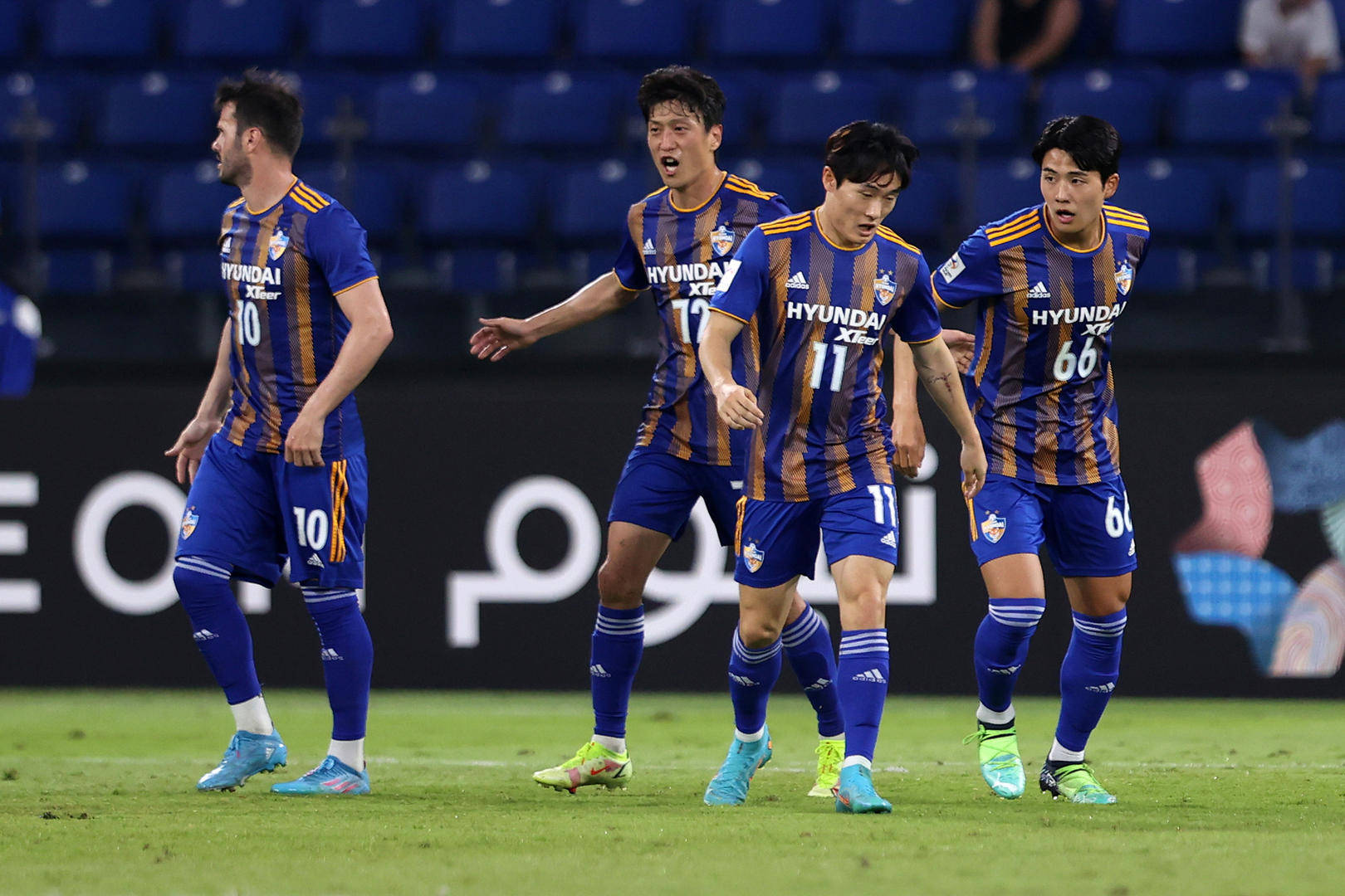 队员展现出色状态,球队士气高涨 队员展现出色状态,球队士气高涨