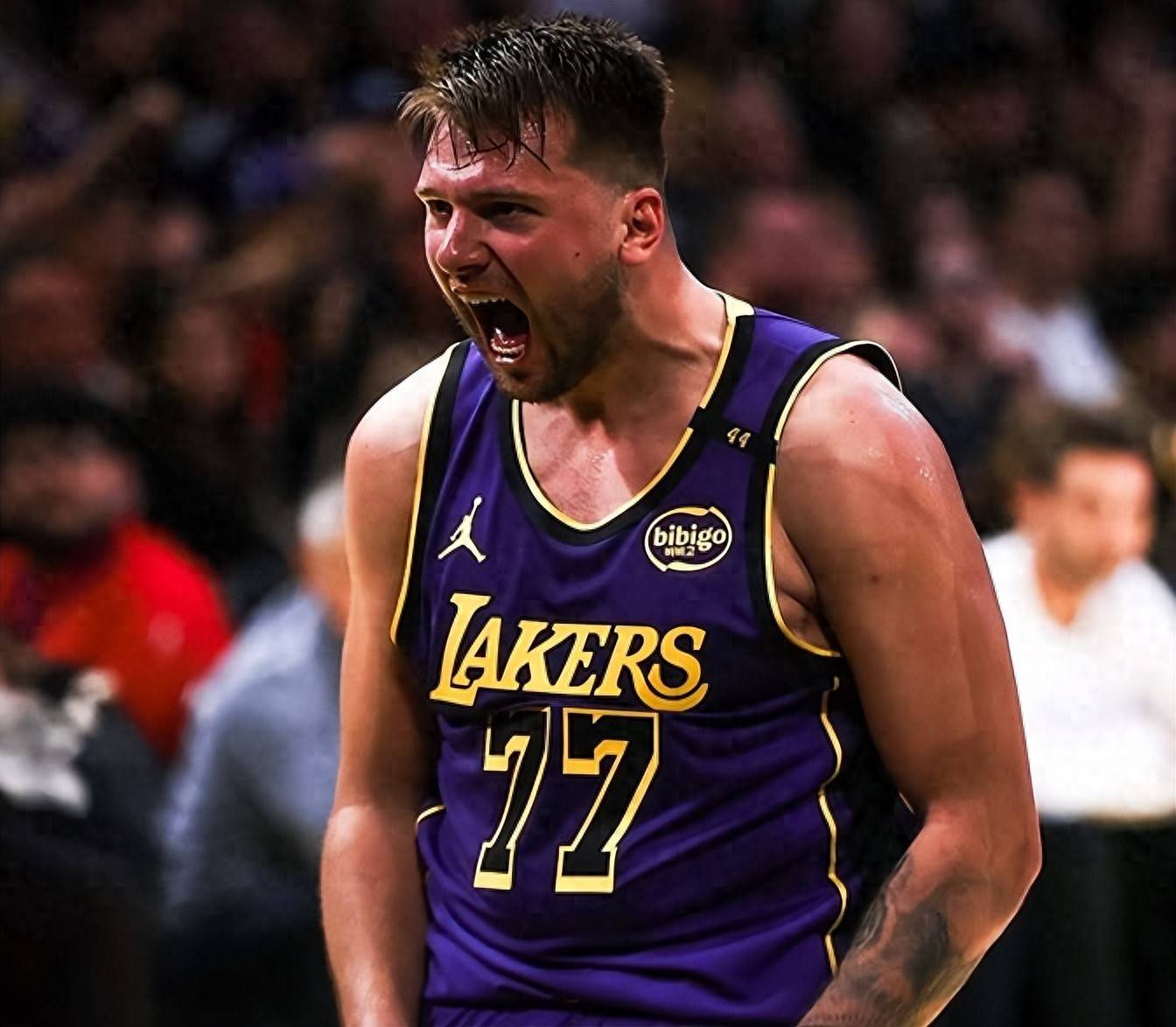 里昂士气如虹，球队士气高涨的简单介绍