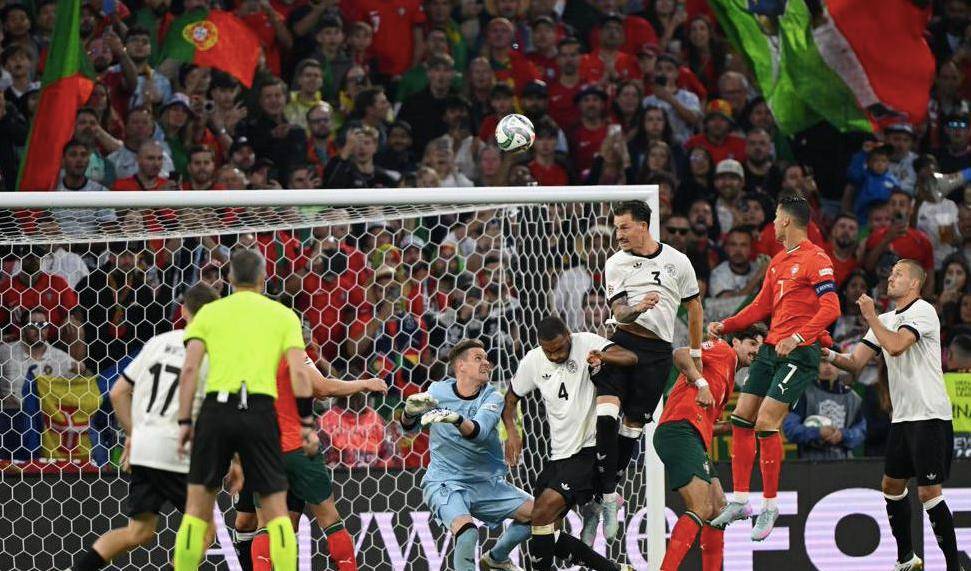 包含英格兰队全力以赴，欧国联决赛路坚步有力的词条