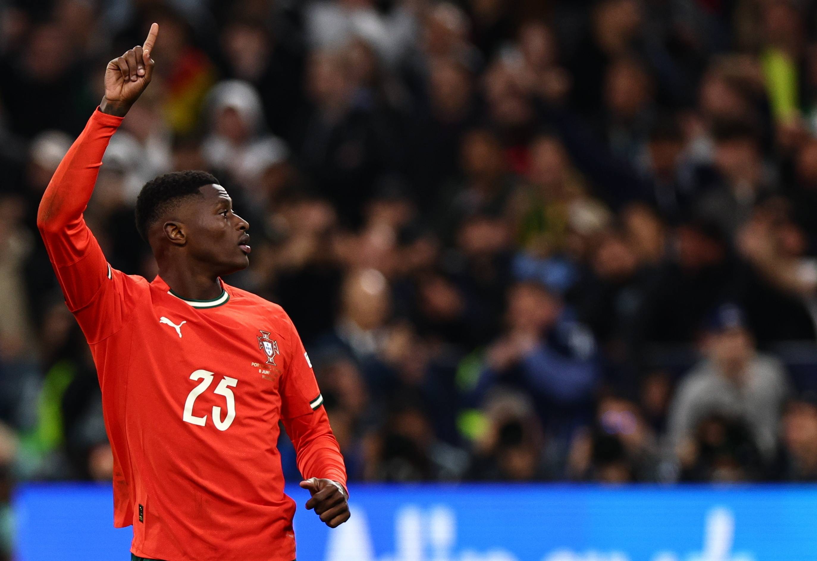 包含英格兰队全力以赴，欧国联决赛路坚步有力的词条