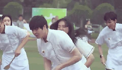 精彩纷呈的比赛场面让人目不暇接的简单介绍