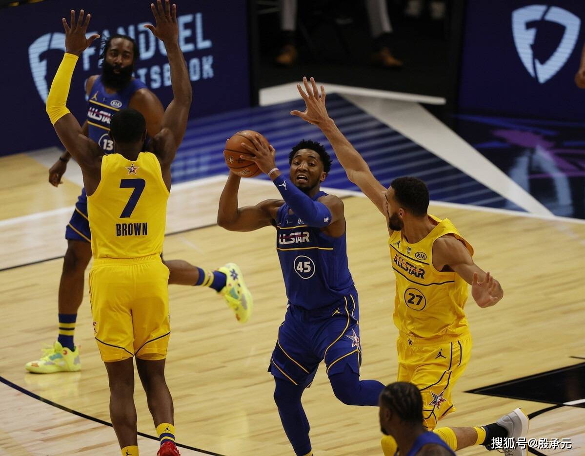 爵士力克活塞，米切尔独揽38分领队轻松战胜的简单介绍