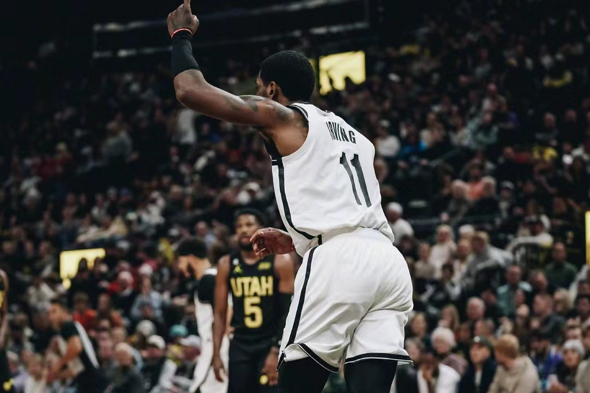 篮网逆转勇士，客场豪取胜利