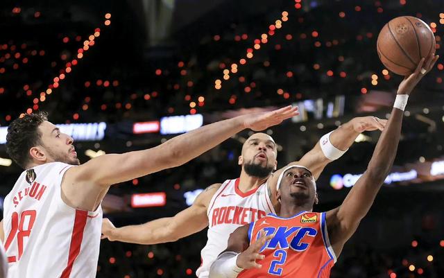 雄鹿主场击败老鹰，连胜在望