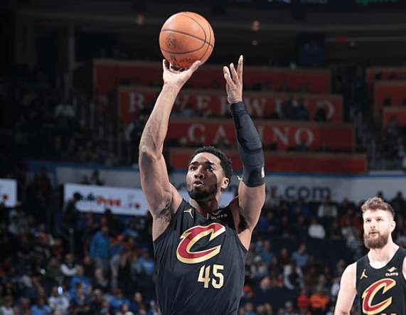 爵士逆转快船，米切尔砍下35分