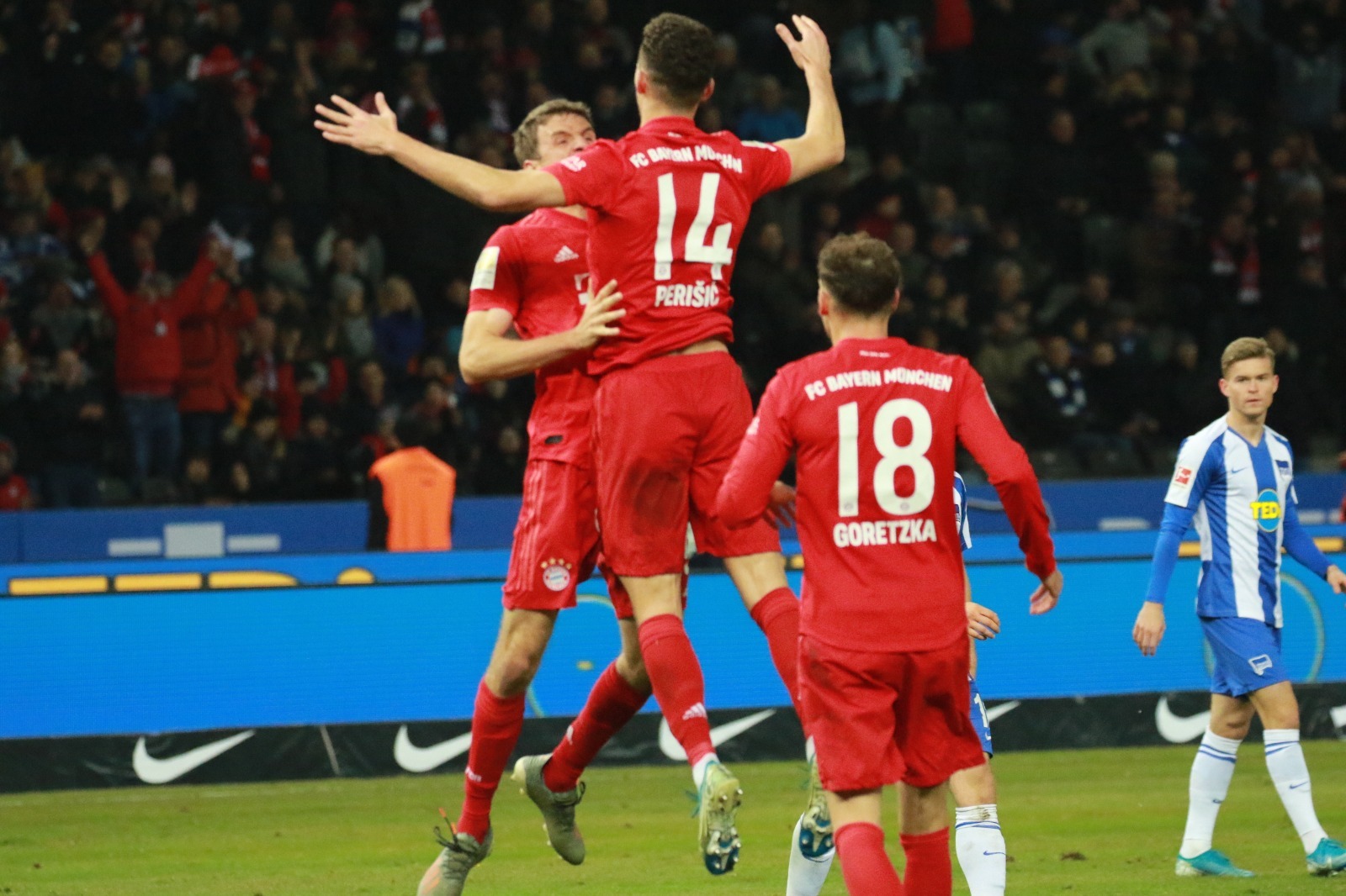 包含柏林赫塔德比胜奥格斯堡，冲上德甲联赛积分榜前列的词条