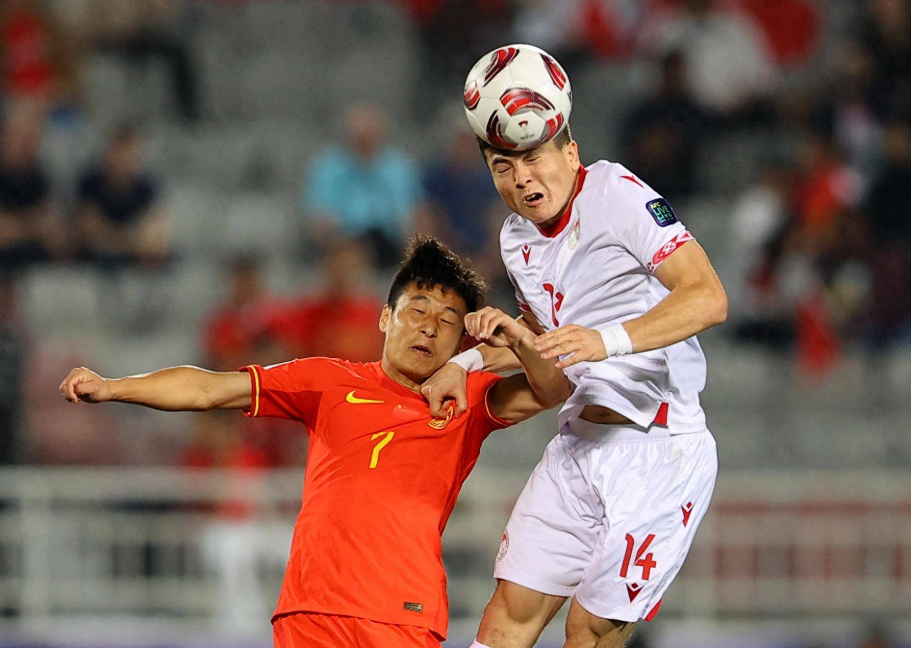 国足备战世预赛：李铁：新的开始新的士气