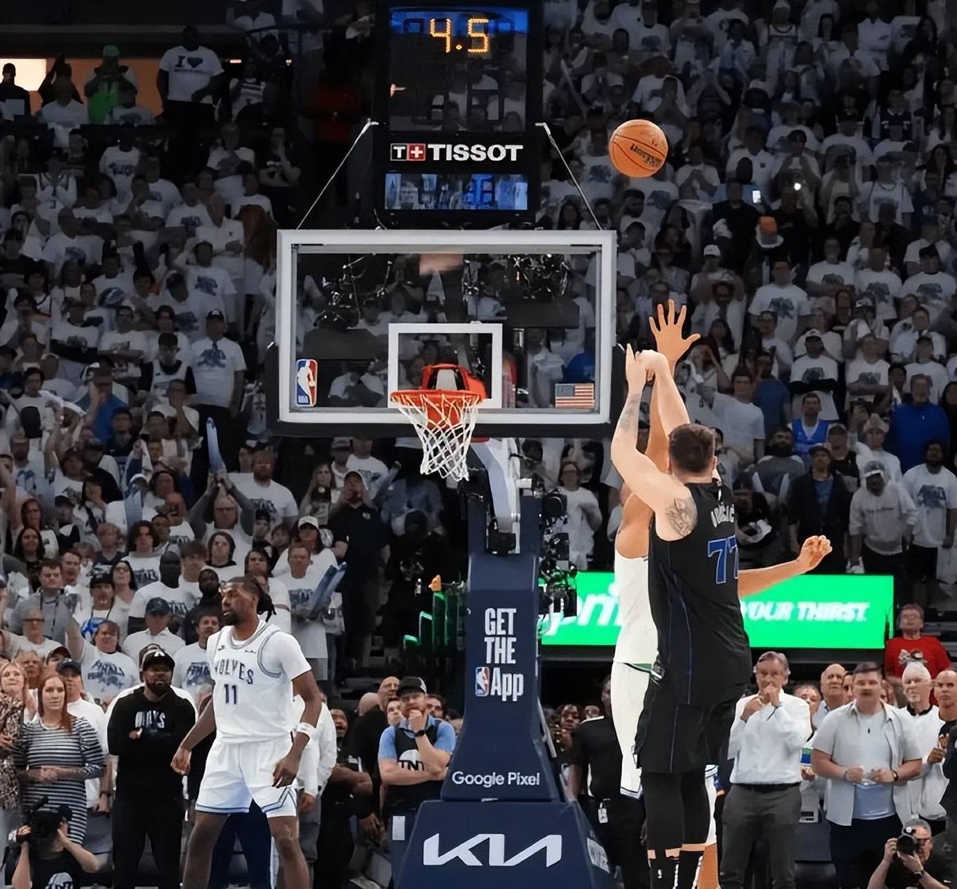 独行侠擒勇士，卢卡超远三分绝杀