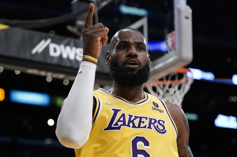 湖人主场大胜国王,詹皇再现MVP级表现 湖人主场大胜国王,詹皇再现MVP级表现