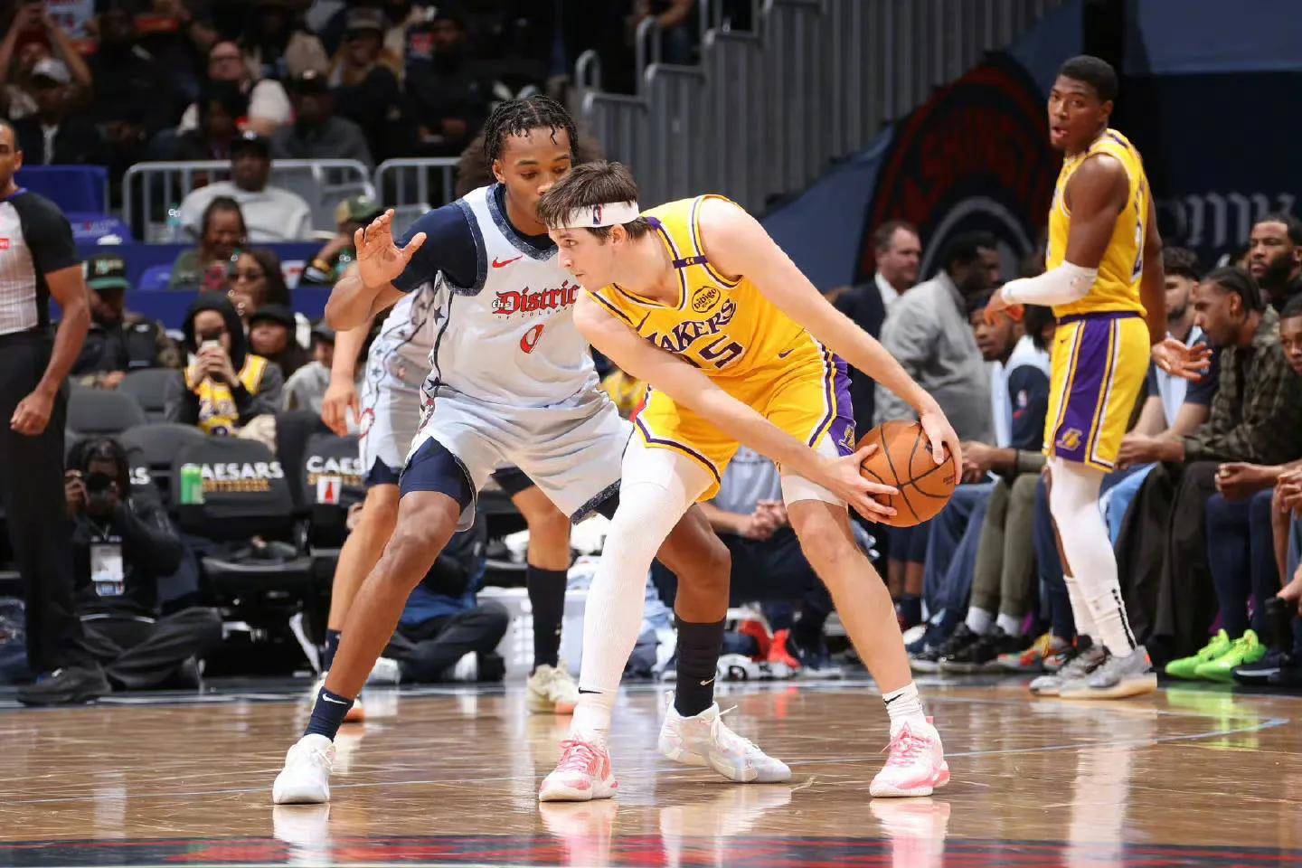 湖人大胜奇才结束连败