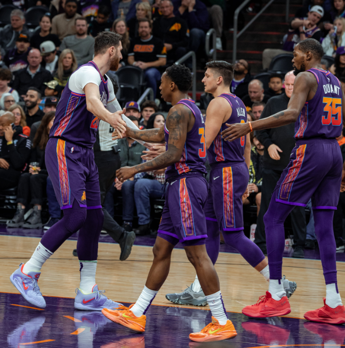 黄蜂惊险胜鹈鹕，布里奇斯关键三分绝杀