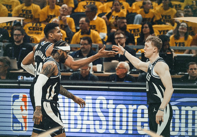 字母哥空砍30+，雄鹿轻取尼克斯的简单介绍