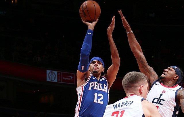 奇才坐镇主场逆转马刺,继续保持势头 奇才坐镇主场逆转马刺,继续保持势头