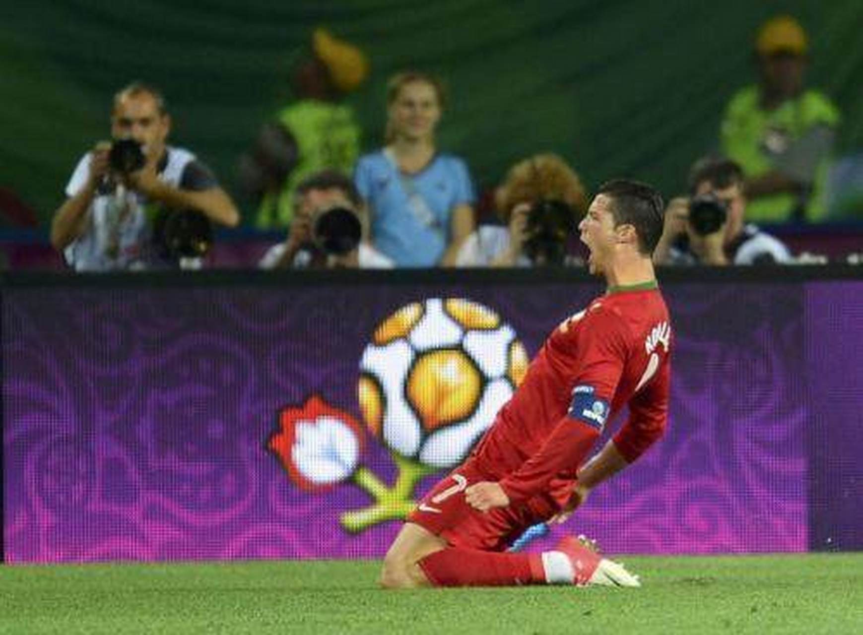 荷兰轻取葡萄牙，哈弗茨带队取胜